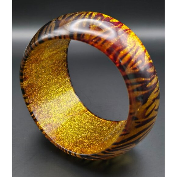 Glittery Yellow Black Tiger Print Asymmetric Lucite Bangle - Picture 5 of 11